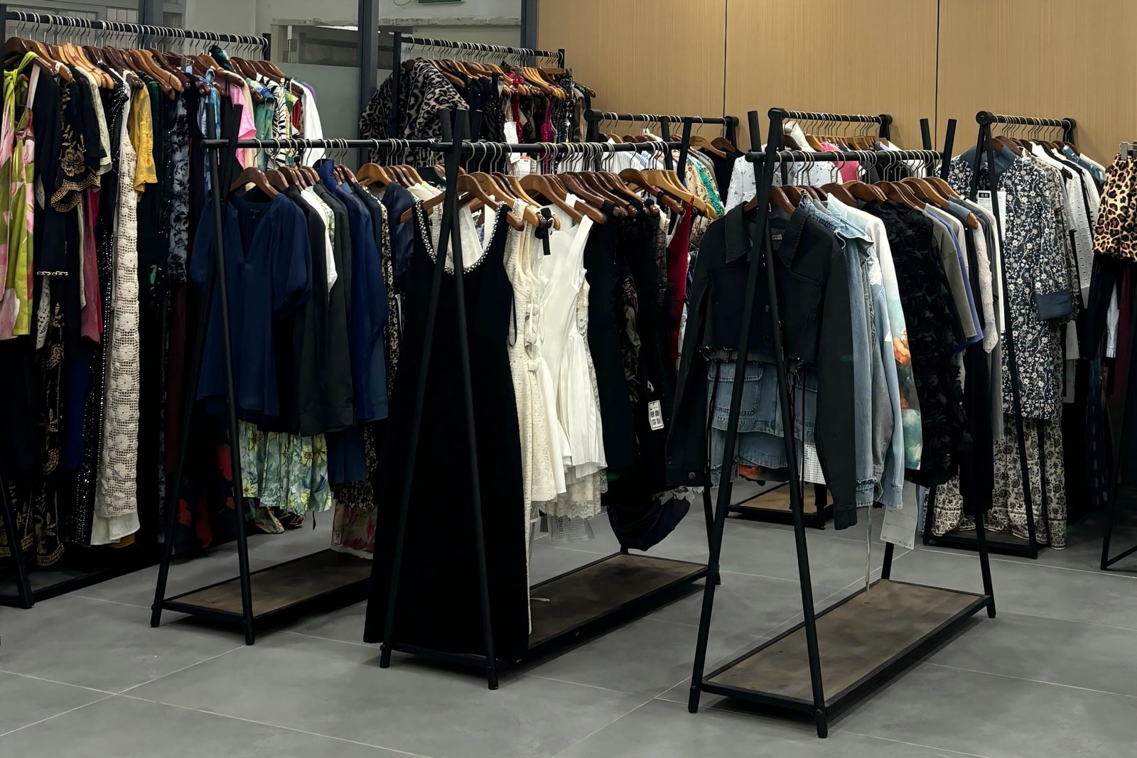 Custom Dress manufacturing factory with women's dress samples