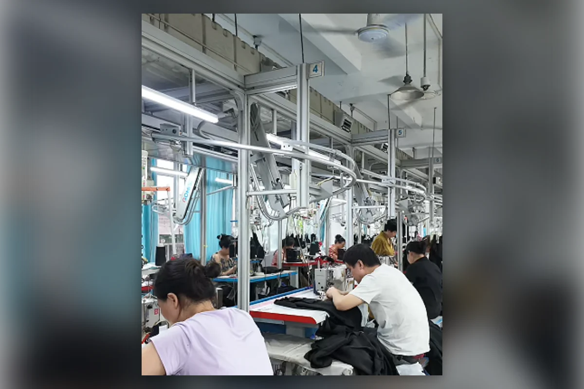 Shengfu garment sewing line producing a womenswear order